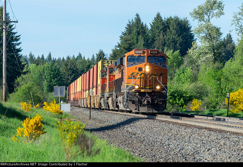 BNSF 4235